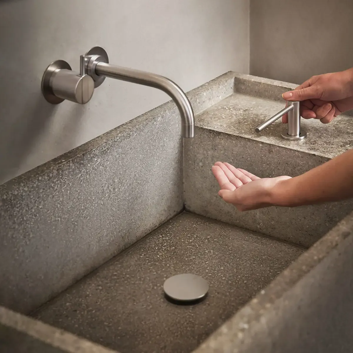 Vola 111 1-greps Innebygd Servantbatteri med 16 cm tut