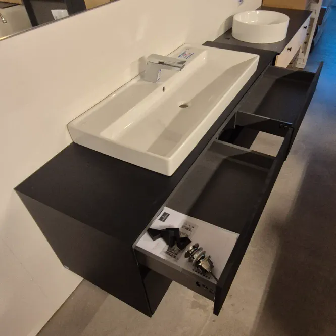 Hovedbilde OUTLET: Villeroy & Boch Collaro 160 cm Baderomsmøbel Sort - ...