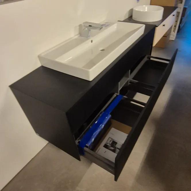 Hovedbilde OUTLET: Villeroy & Boch Collaro 160 cm Baderomsmøbel Sort - ...
