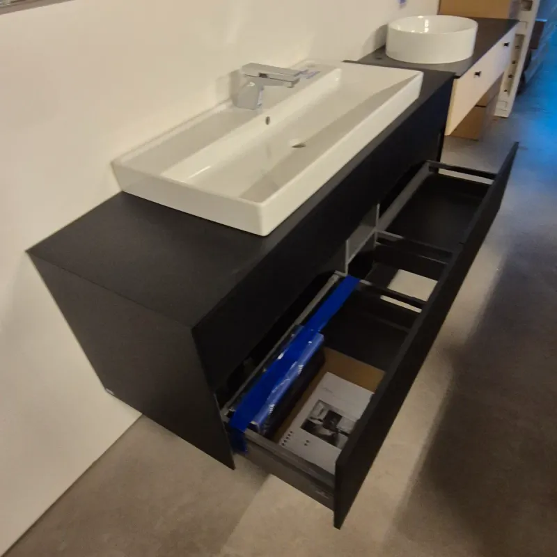 OUTLET: Villeroy & Boch Collaro 160 cm Baderomsmøbel Sort - Utstilling
