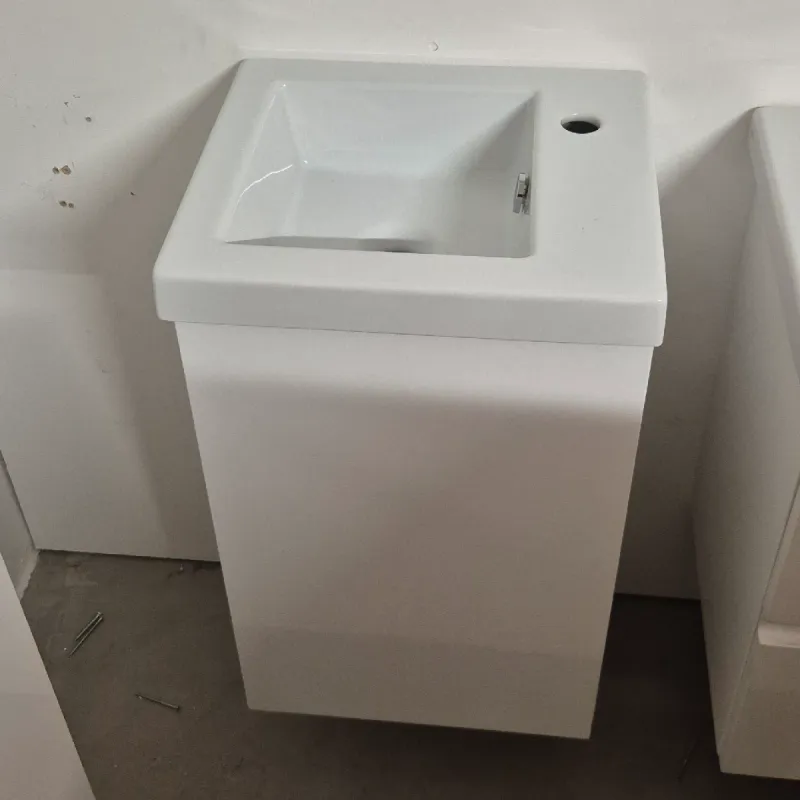 OUTLET: Quadro Slim 40 cm Baderomsmøbel Matt Hvit - Utstilling